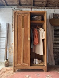 Image 3 of L’armoire parisienne aux portes coulissantes