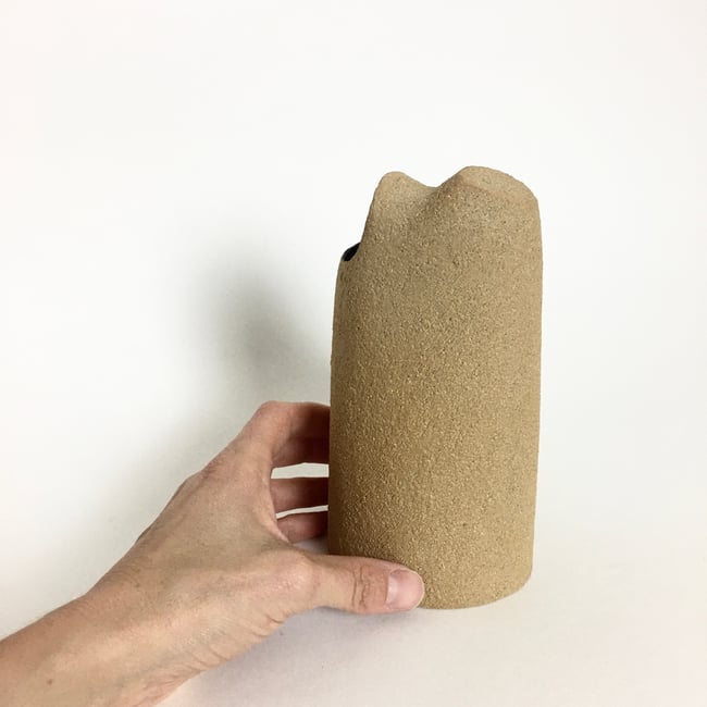 Vase grès beige à bec