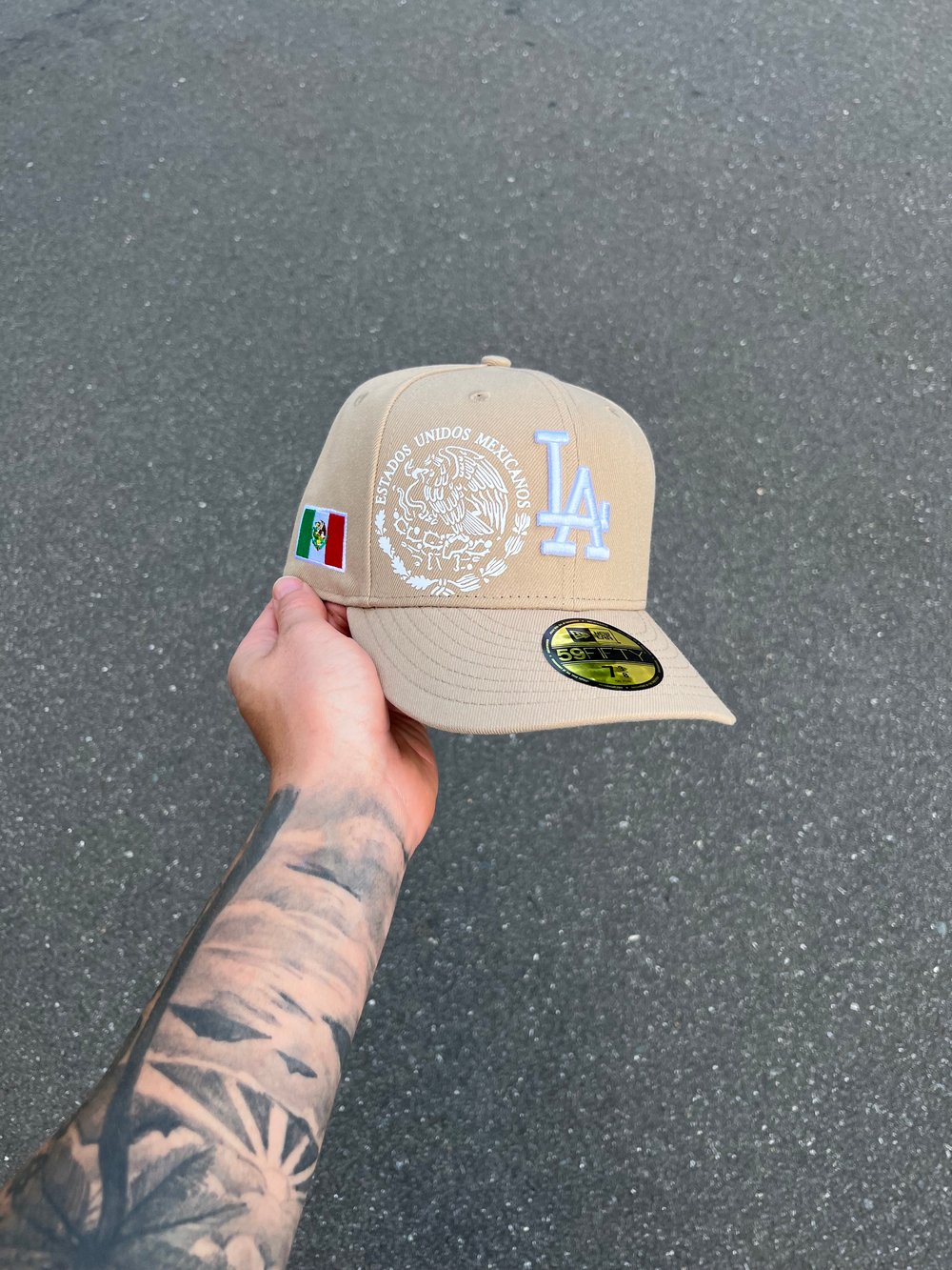 Image of TAN ESTADOS UNIDOS MEXICANOS LOS ANGELES DODGERS CUSTOM FITTED CAP