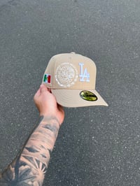Image 1 of TAN ESTADOS UNIDOS MEXICANOS LOS ANGELES DODGERS CUSTOM FITTED CAP
