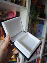 Image 2 of Caja almacenamiento lunas y estrellas negro y oro