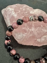 Image 2 of 18cm Black Lace Rhodonite & Black Agate Gemstone Bracelet 