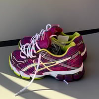 Image 4 of size: us8 uk6 eu39.5  cm25