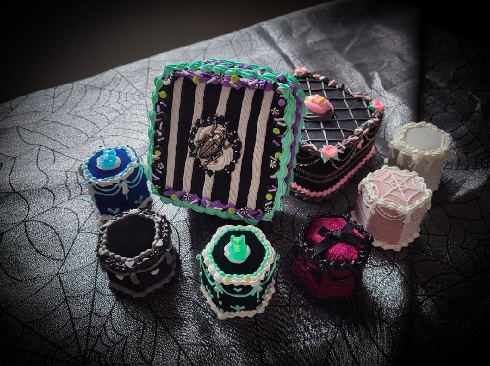 Image of Small Cake Jewelry Box