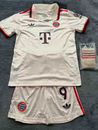 Image 1 of Bayern Munich cream Kane no.9