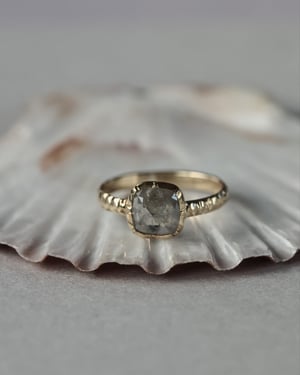 Image of *SALE - was £2950* 18ct yellow gold, pale grey diamond faceted ring (LON210)
