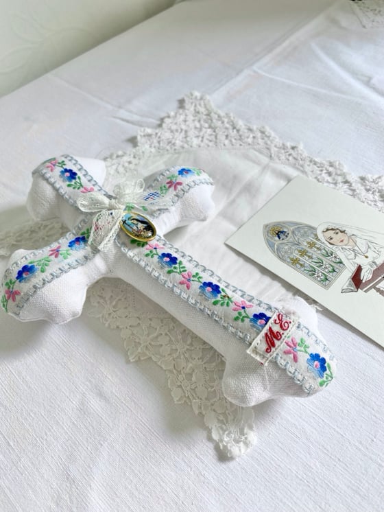 Image of croix en tissu et galon de berceau ancien 