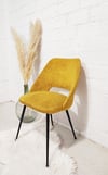 Chaise moumoute jaune