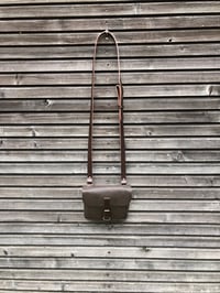 Image 5 of Daybag in dark brown oiled leather with shoulder strap unisex collection