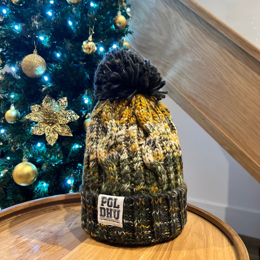 MOSS BOBBLE HAT