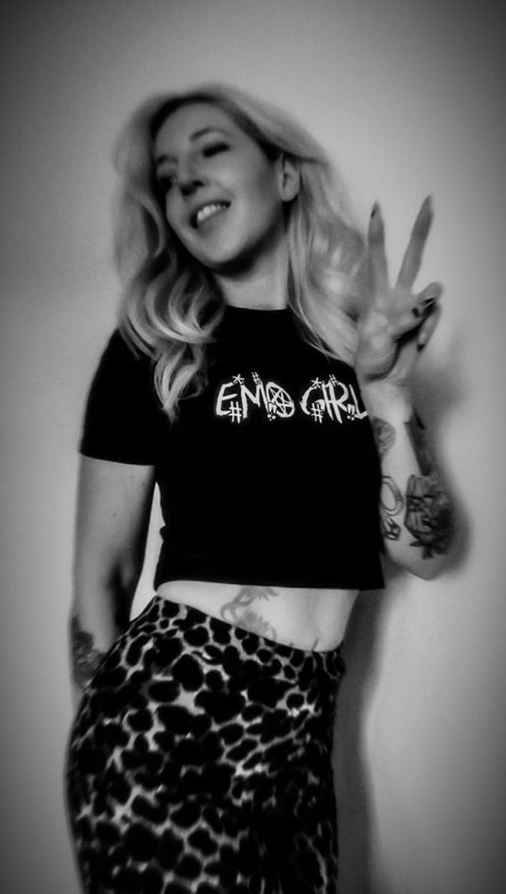 Image of EMO GIRL CROP BLACK