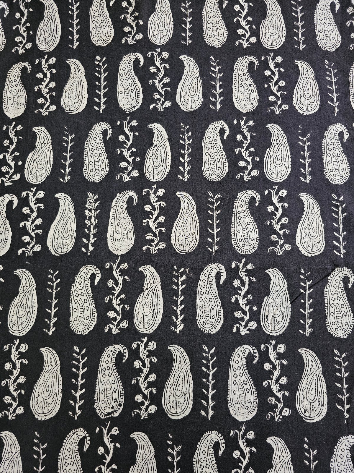 Image of Namaste fabric noir à paisley 