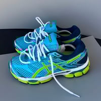 Image 2 of size: 9/10.5W uk8.5 eu42.5 cm27.5