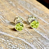 Peridot stud Earrings 