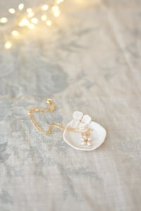 Image 3 of Fresh Water Pearl Daisy Neclace