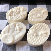 Image 2 of The Worker Bee Maine Blueberries Honeybee Butter Bar Soap Set