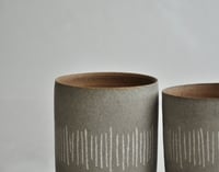 Image 3 of Speckled Grey Mug – Porcelain Inlay