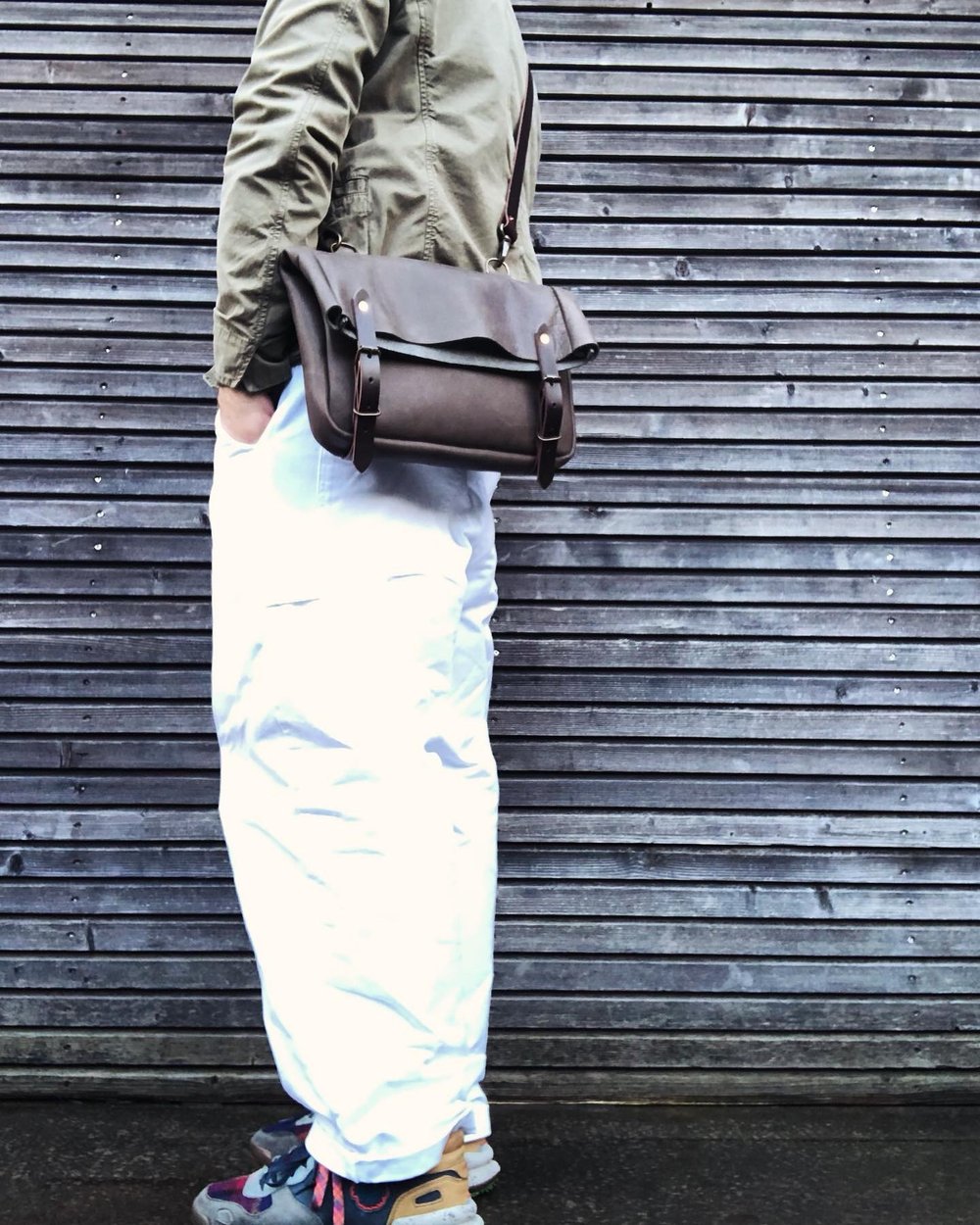 Image of Small messenger bag satchel made in oiled leather with adjustable shoulderstrap UNISEX