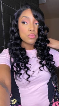 Image 2 of 28” Body Wave Wig