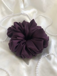 Image 10 of SCRUNCHIE OVERSIZED + STANDARD PLUM/ŚLIWKA