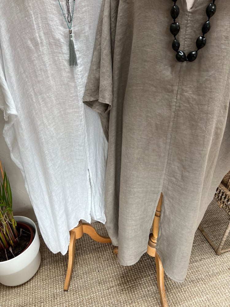 Image of Robe de Plage en lin Taupe