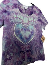 Image 3 of ♻️ UPCYCLED M Ladies Stretch Heart Tee in Pinkish Purple Ice Dye