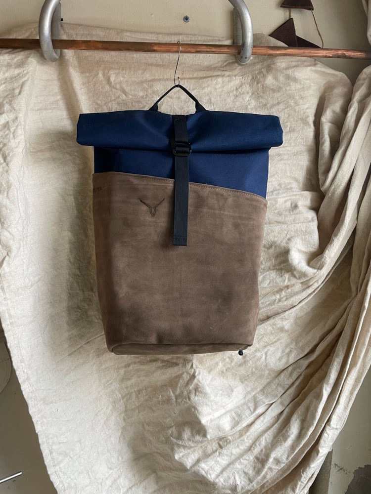 Image of s i r a  22L  - blue X  lightbrown 