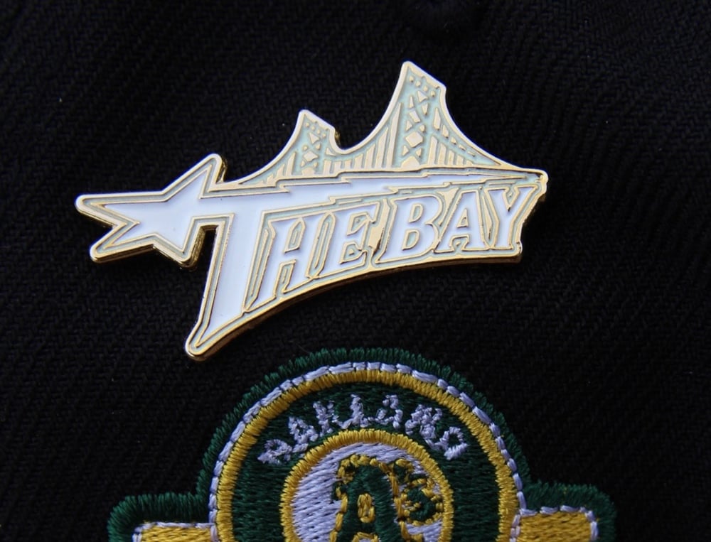 Image of 2000 All-Star Pin - Gold/White