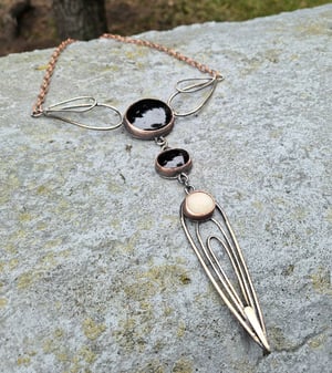 Black and white pebbles necklace 