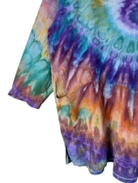 Image 4 of M Cotton Woven Forager Top in Tropical Spiral Ice Dye