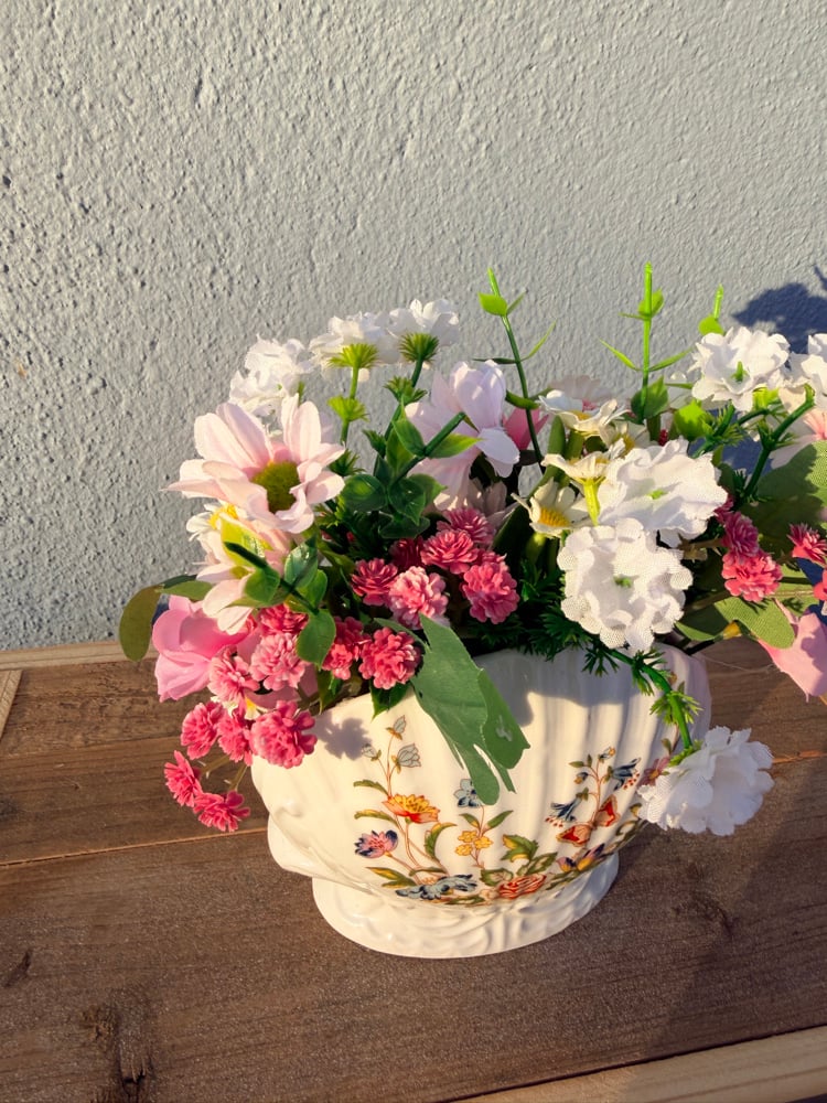 Image of Aynsley Shell Vase 