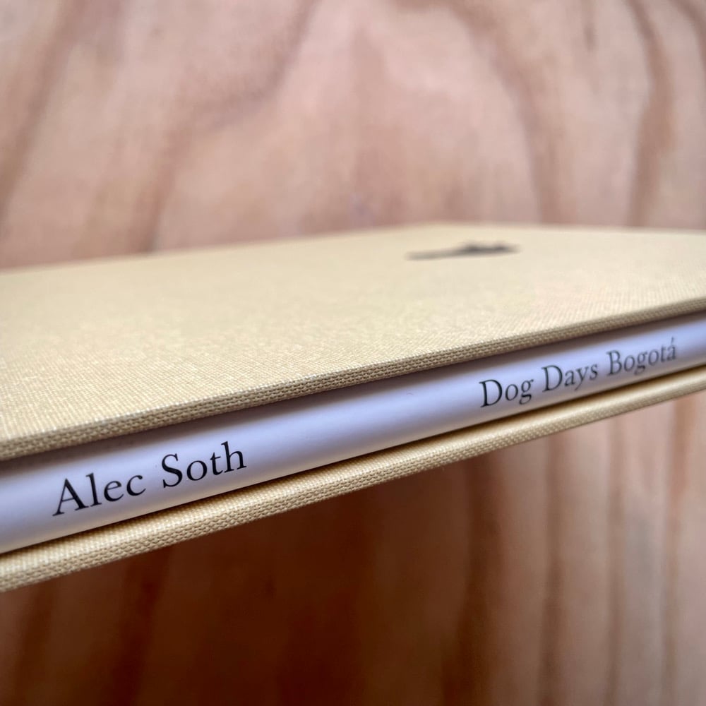 Alec Soth - Dog Days Bogotá (Special Edition w/print) | Photobook