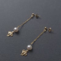 Image 2 of Boucles d'oreilles petite feuille perle de culture