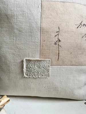 Image of Paris cushion