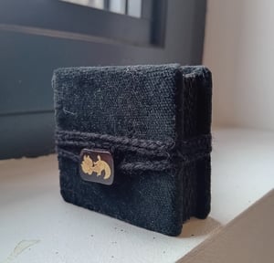 MEHR — mini livre — velours et pages noires