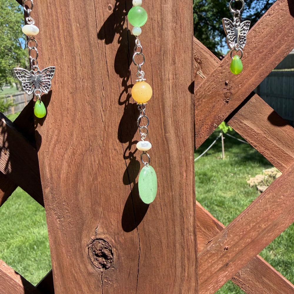 Image of trad flower ring hanging beaded wall art 