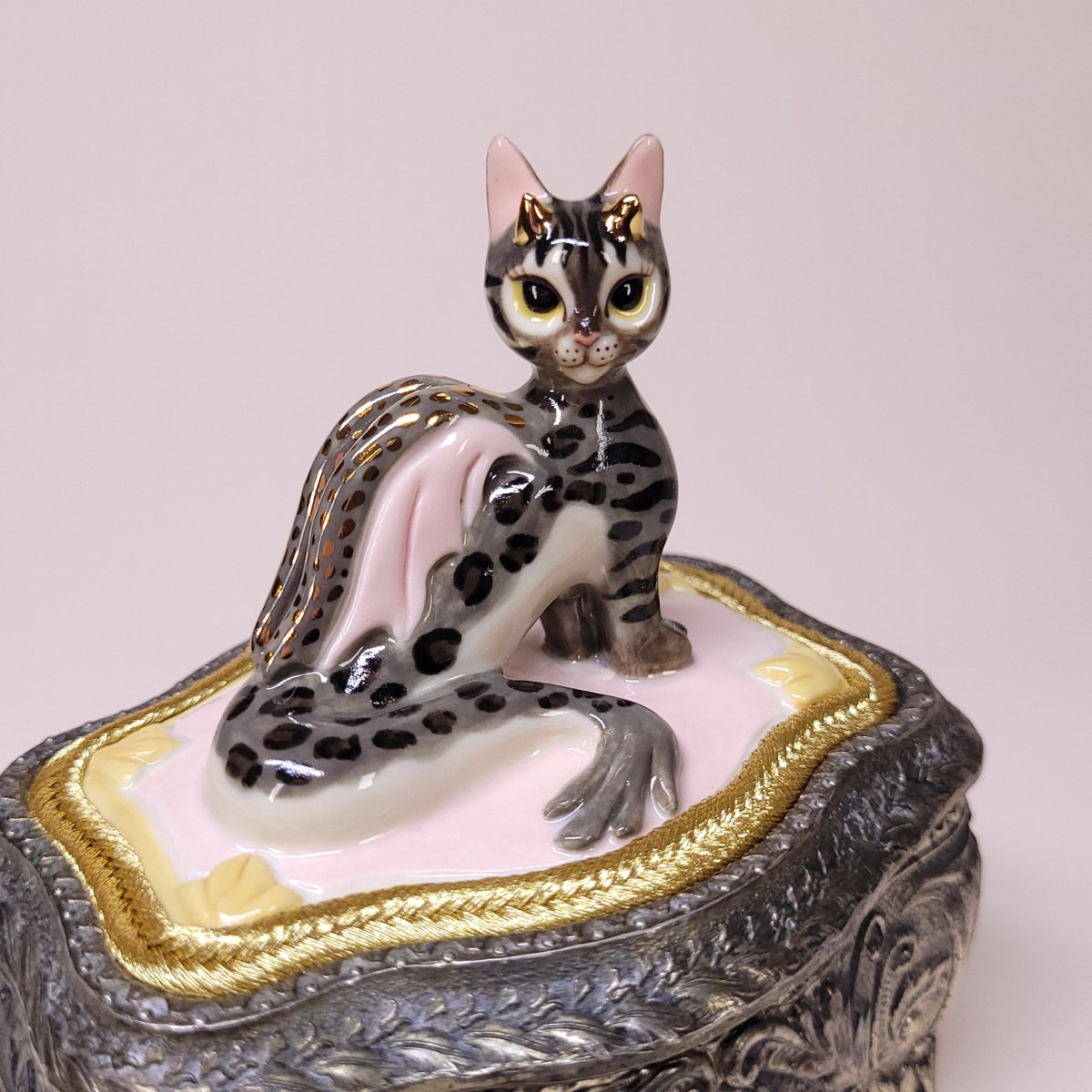 Image of  Porcelain Bengal Dragon Large Trinket Box