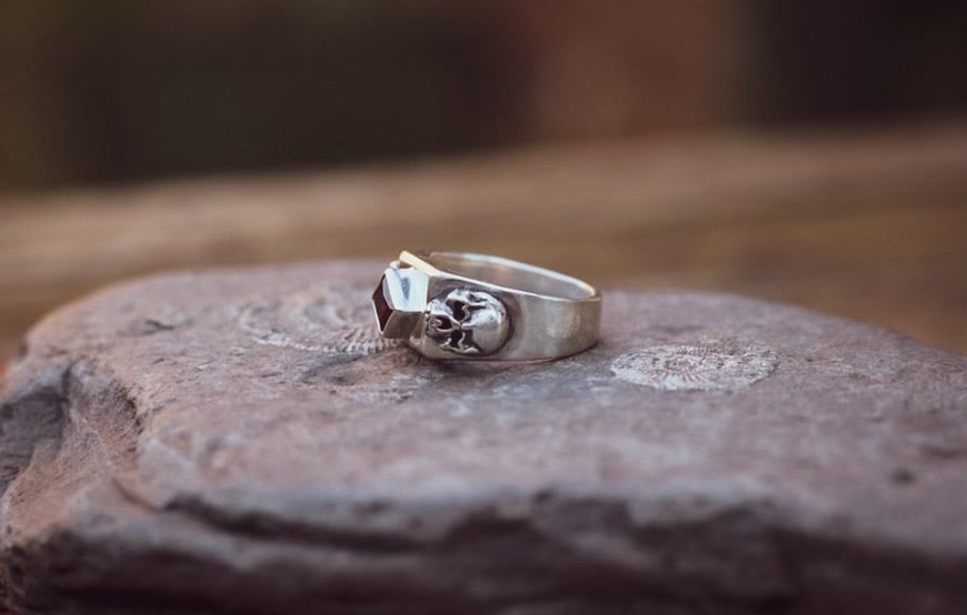 Skull sales claddagh ring