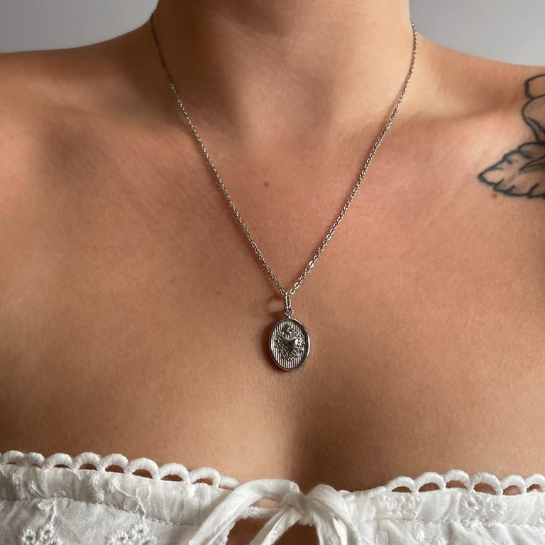 Heart of fire necklace  Image 4