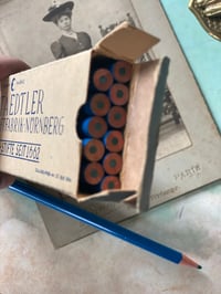 Image 2 of Ancienne boîte à crayon Mars, 12 crayons à mines vertes 1900