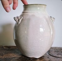 Image 2 of Bellied vase in MOONSTONE