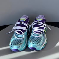 Image 2 of size: us8.5 uk6 eu40 cm25.5