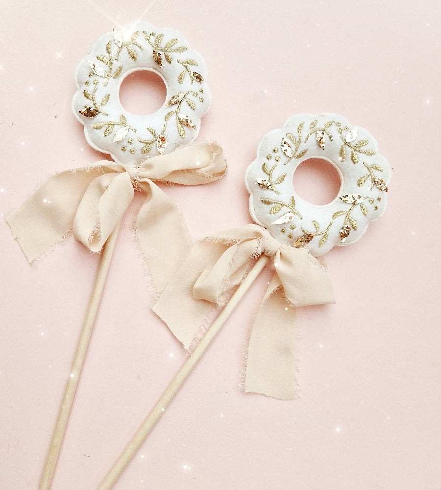 Image of 'Golden Days Of Yore' Christmas Wreath Wand.