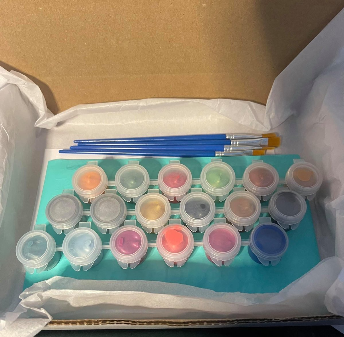 Artist kit Maddox Makes