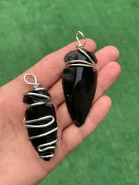 Obsidian arrowhead pendant 