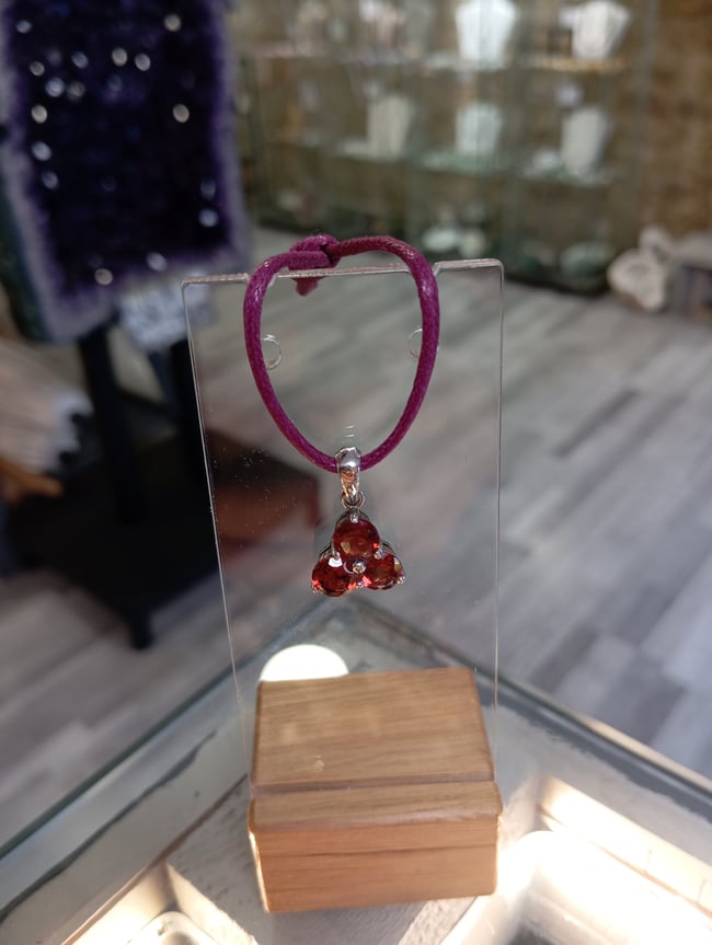 Pendentif grenat almandin 2