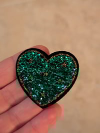 Image 4 of Broche coeur à paillettes 