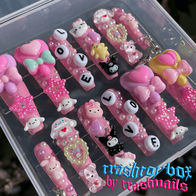 "Sanrio Love" 🎀 Medium