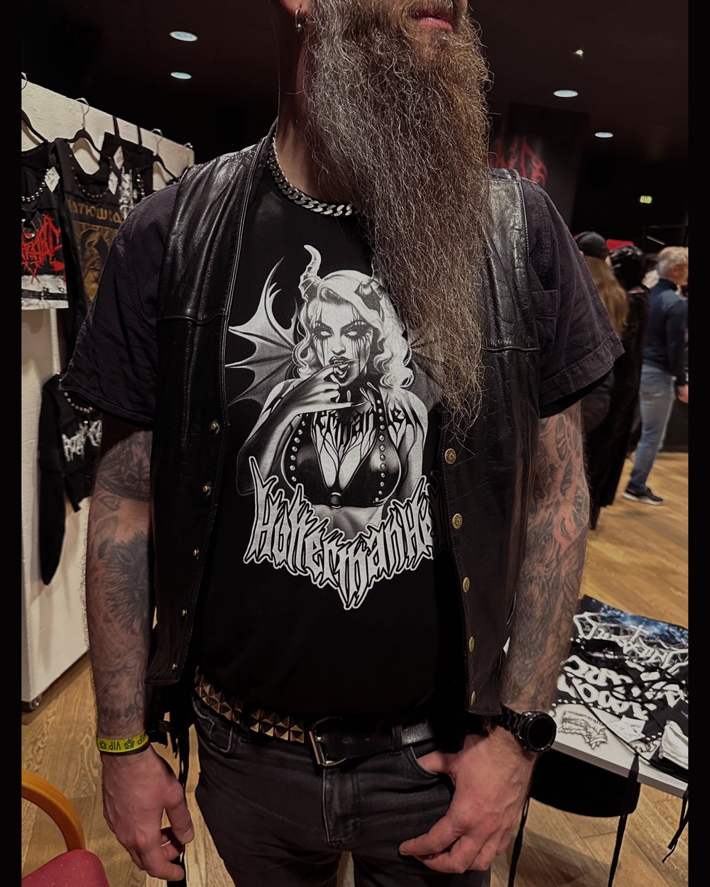 Unisex T-Shirt "Demona"