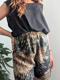 Image 2 of SHORTS BRONZE FEATHER